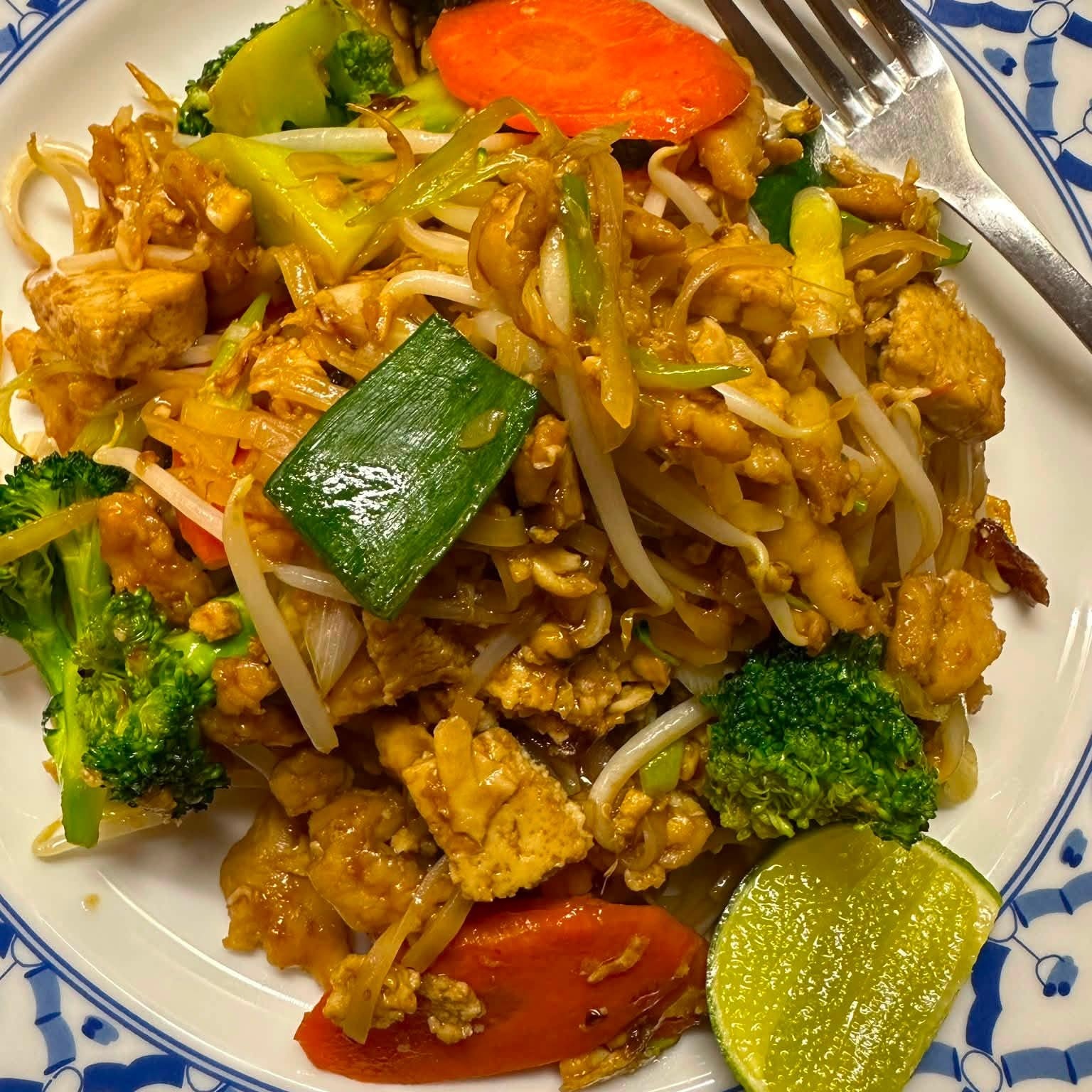 Pad thai met kip en groenten